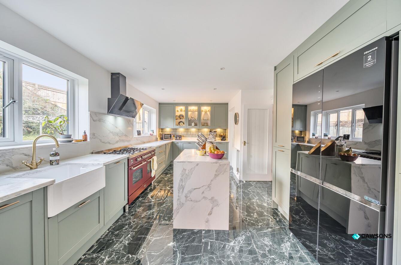 Ffordd Draenen Ddu, West Cross, Mumbles, Swansea, SA3 5RP